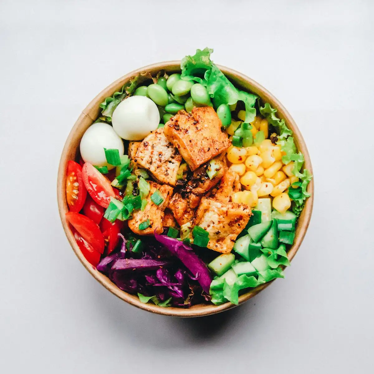 Spiced chicken rice bowl with vegetables